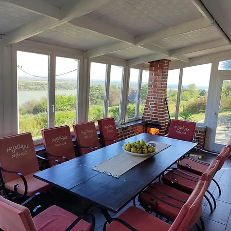 House 33 * Stari Slankamen